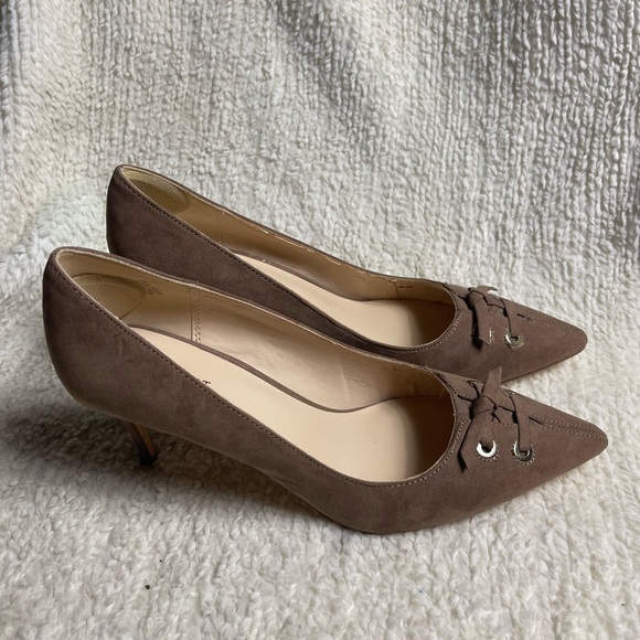 Nine West Women synthetic suede light brown Heels with lace Bow Detail SZ11M - Picture 3 of 8